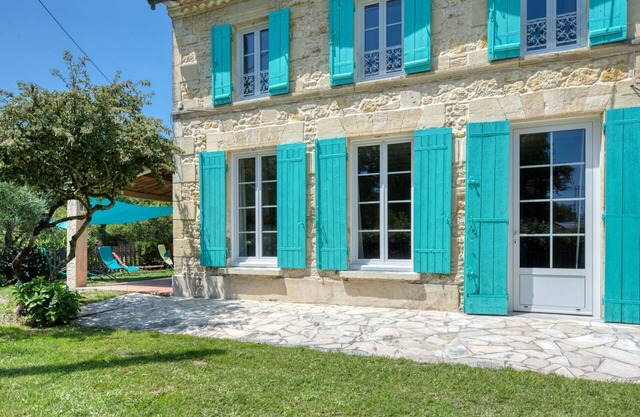 Stunning private villa for 6 guests with WIFI, TV, terrace, pets allowed and parking