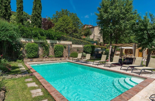Stunning private villa with A/C, private pool, WIFI, TV, veranda and pets allowed, close to Arezzo