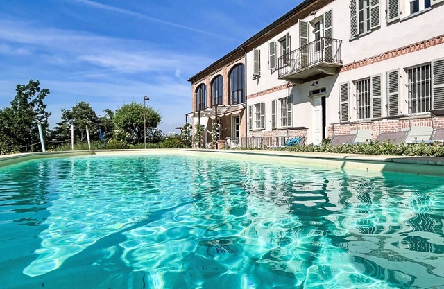 Stunning private villa for 10 people with WIFI, A/C, private pool, TV and patio