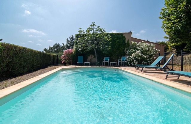 Stunning private villa for 6 guests with WIFI, private pool, TV, terrace and pets allowed