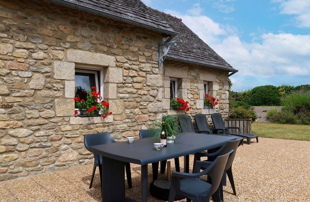Stunning private villa for 4 guests with TV, terrace, pets allowed and parking