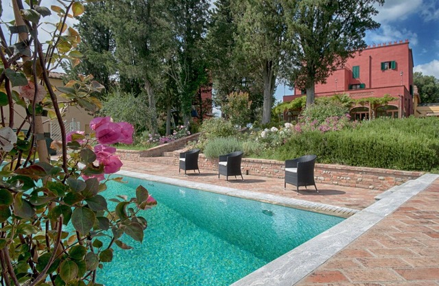 Stunning private villa with private pool, hot tub, sauna, WIFI, TV, terrace and panoramic view