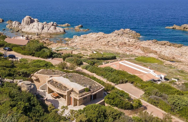 Stunning private villa for 7 people with A/C, WIFI, TV and terrace