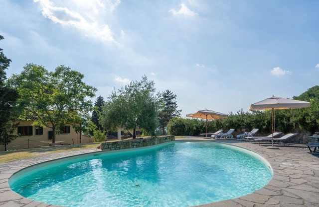 Stunning private villa with WIFI, private pool, TV, patio, pets allowed, panoramic view and park...