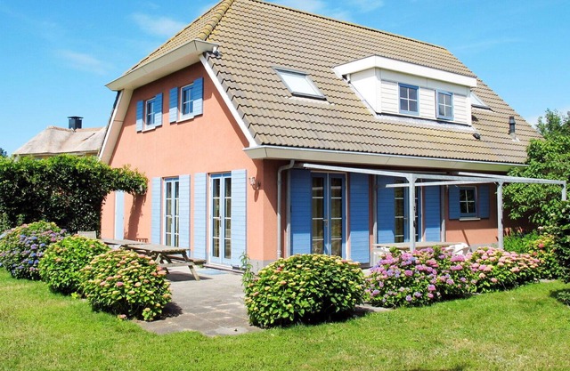 Stunning private villa for 10 guests with WIFI, TV, terrace and parking
