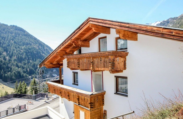 Stunning private villa for 10 people with WIFI, TV, patio and pets allowed