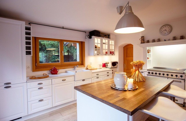 Stunning private villa for 11 people with WIFI, TV, terrace, pets allowed and parking