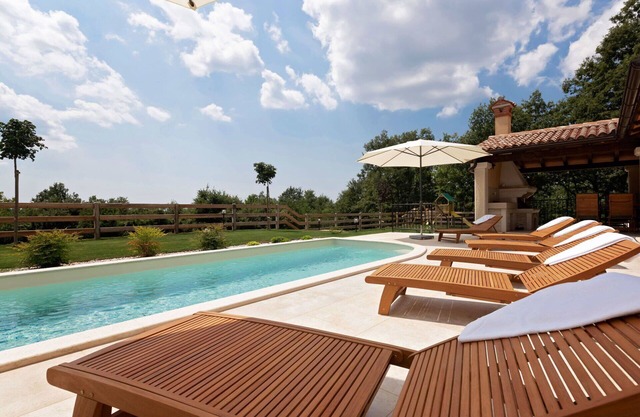 Stunning private villa for 6 people with private pool, A/C, WIFI, TV, terrace and pets allowed