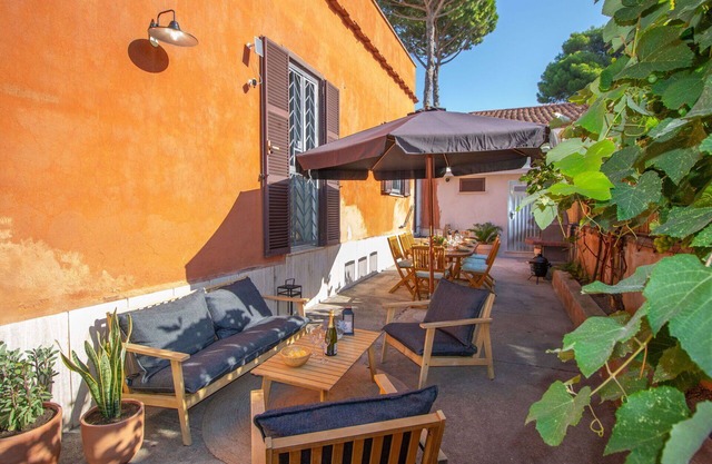 Stunning private villa for 8 guests with A/C, WIFI, TV and pets allowed