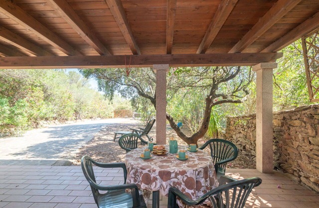 Stunning private villa for 8 guests with WIFI, TV, patio and parking