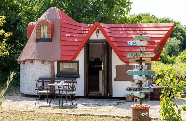 Stunning private villa for 4 people with WIFI, A/C, TV, terrace and pets allowed