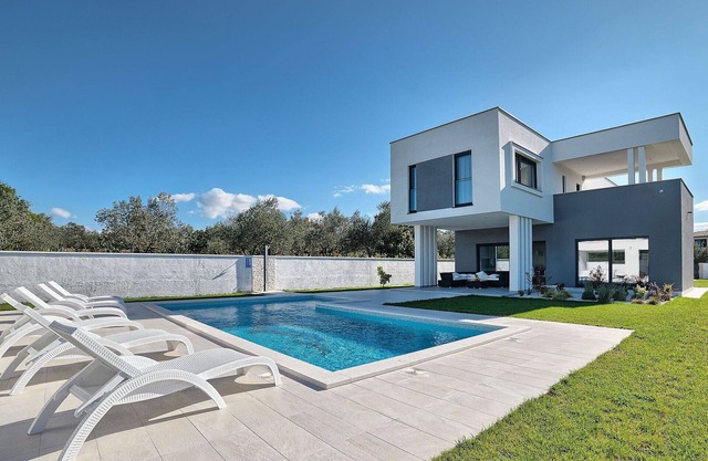 Stunning private villa for 8 people with WIFI, A/C, private pool, TV and terrace