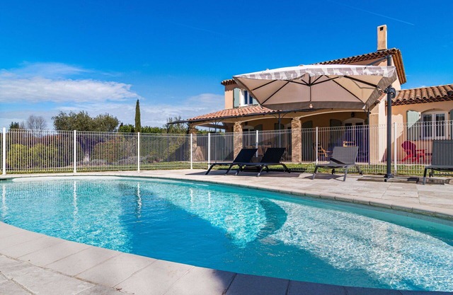 Stunning private villa for 8 guests with WIFI, A/C, private pool, TV and terrace