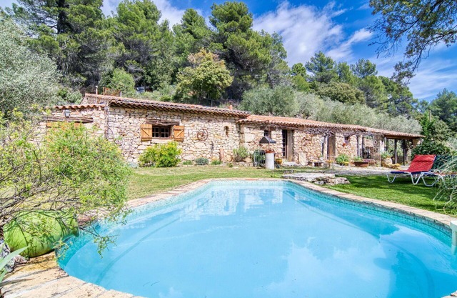 Stunning private villa for 4 people with private pool and TV