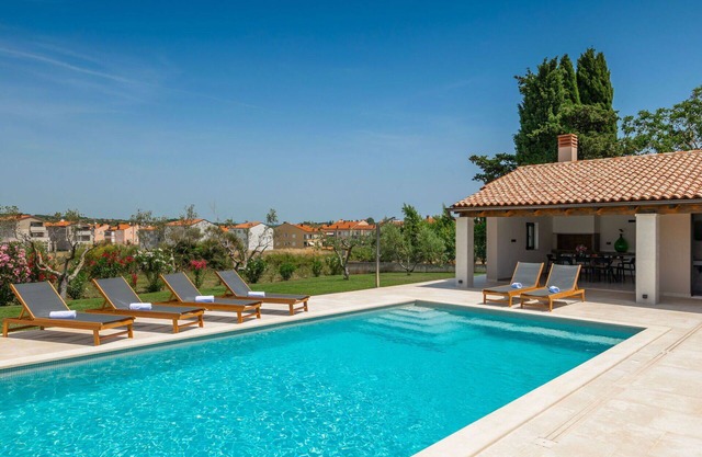 Stunning private villa for 6 people with hot tub, A/C, private pool, WIFI, TV and terrace
