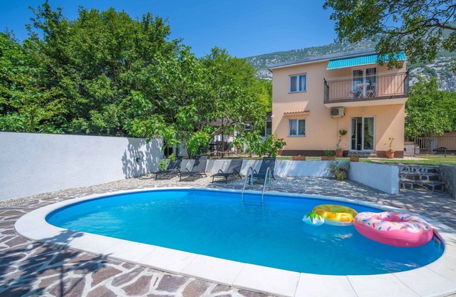 Stunning private villa for 8 people with private pool, A/C, WIFI, TV, terrace and pets allowed