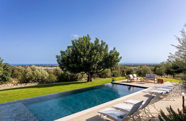 Stunning private villa for 8 people with private pool, A/C, WIFI, TV, terrace and pets allowed