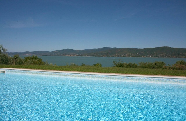 Stunning private villa for 8 guests with private pool, WIFI, TV, terrace, pets allowed and parking