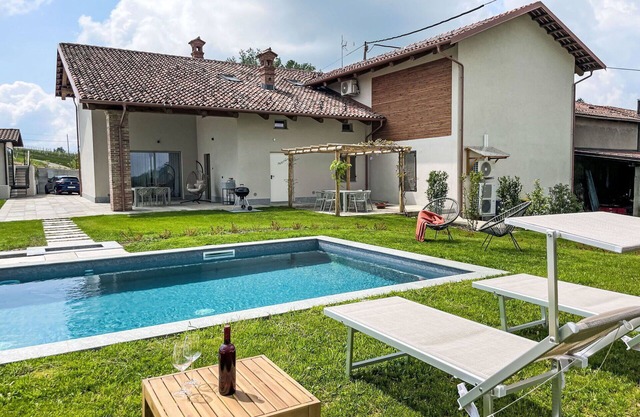 Stunning private villa with WIFI, A/C, private pool, terrace, panoramic view and parking