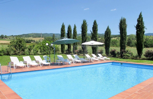 Stunning private villa with WIFI, private pool, TV, patio, pets allowed, panoramic view and park.