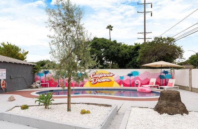 Stunning Retro Beach Oasis, Dual Living, Pool