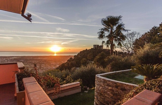 Stunning Seaview Villa On The Coast Of Tuscany