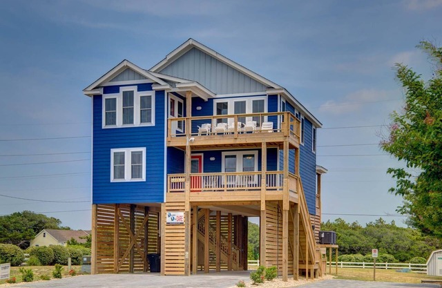 Stunning sunsets, private harbor, beach walks, fishing from the pier.