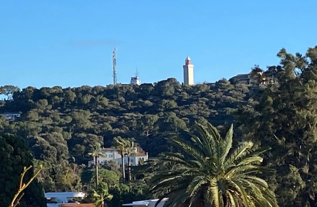 Stunning terrace with view of Cap d' Antibes, yet 2 mins from beach with AC/WiFi