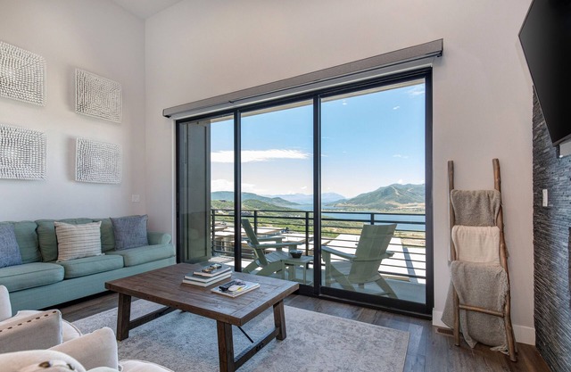 Stunning View, Family Fun and Steps from Deer Valleys New East Village