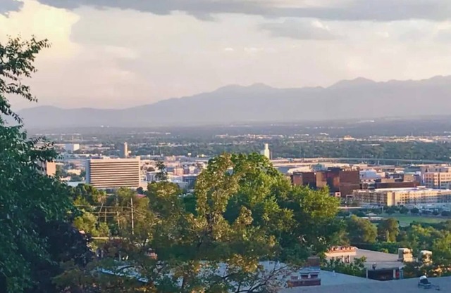 “Stunning Views!” Luxury 4 Bedroom, 2 Bathroom Vacation Duplex in Downtown Salt Lake Capitol Hill