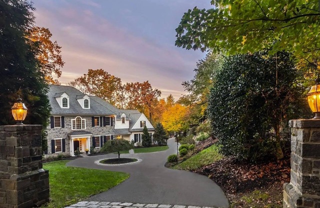 Stunning Views, Resort-style Pool, & Tree House,