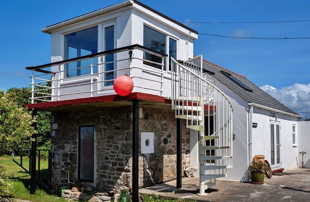 Stunning villa for 2 people with WIFI, terrace, pets allowed and parking