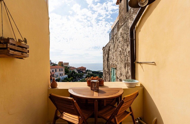 Stunning villa for 4 guests with WIFI, terrace and parking
