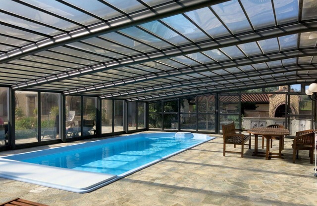 Stunning villa for 4 people with pool, WIFI, TV and terrace