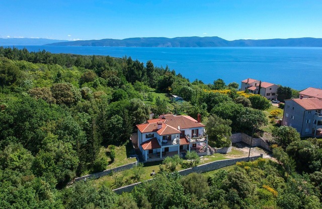 Stunning villa for 9 guests with A/C, WIFI, TV, terrace, pets allowed and parking