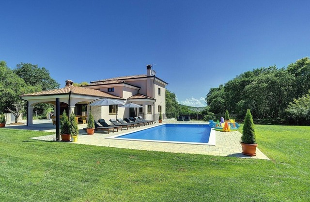 Stunning villa near Rovinj with private pool, table tennis, billiards