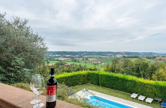 Stunning villa with A/C, private pool, WIFI, terrace, pets allowed and panoramic view