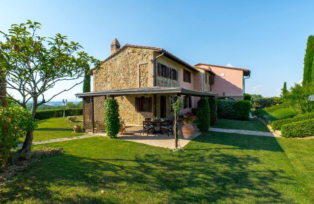 Stunning villa with pool and jacuzzi corner, gorgeous view, near the village