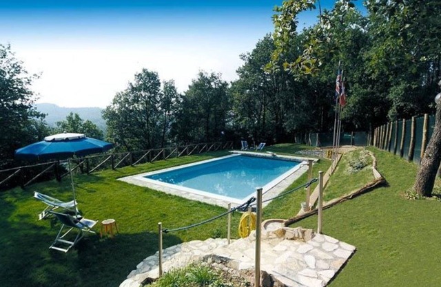 Stunning villa with WIFI, private pool, TV, veranda, pets allowed, panoramic view and parking