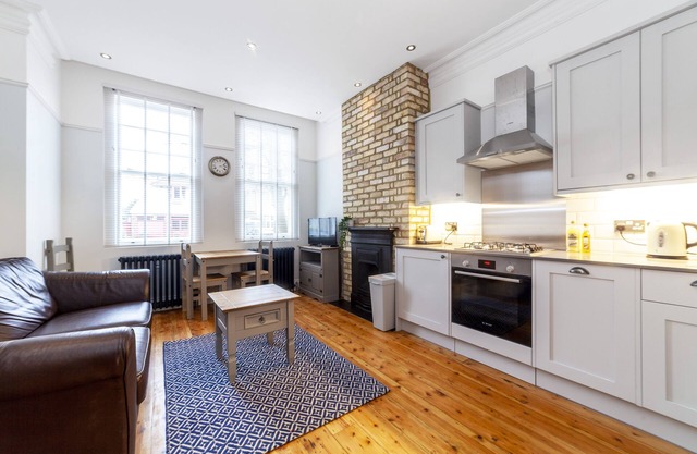 Stylish 1 BDR apt w/communal garden, Greenwich