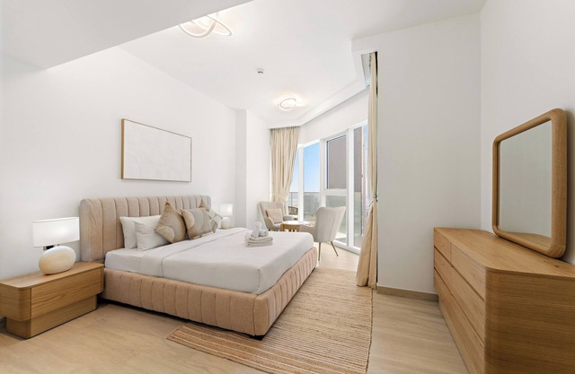 Stylish 1BR APT with Gym, Pool & other amenities