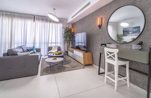 Stylish 1BR Beach-Front Apt w Sea View Balcony