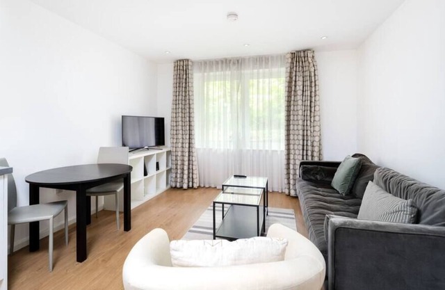 Stylish 1BR waterfront flat