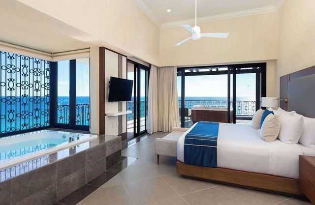Stylish 2 Bd Villa at La Valencia Beach Resort & Spa in Cabo - Steps from Beach!