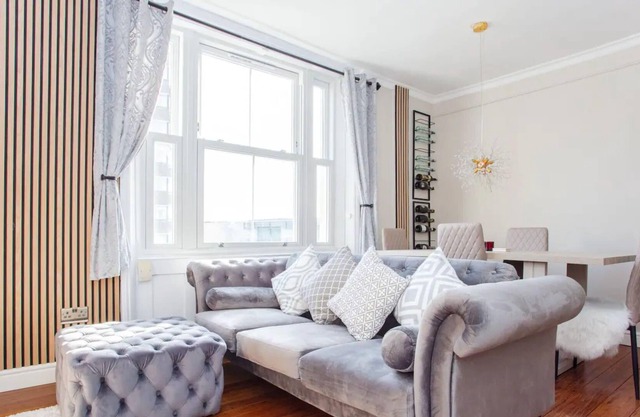 Stylish 2 Bedroom Apartment Near Regents Park