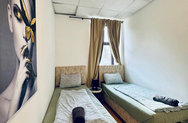 Stylish 2BR Apart Sleeps 6 Direct City Access