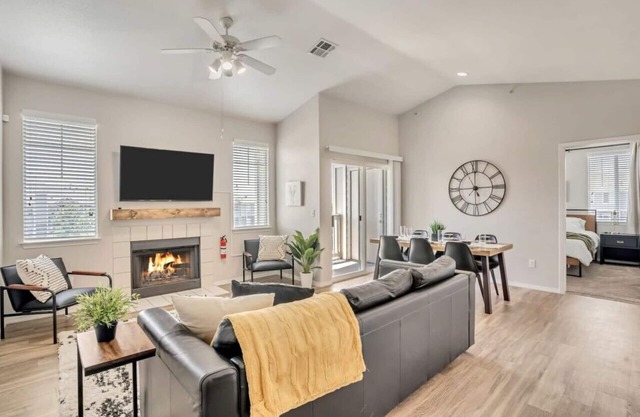 Stylish 2BR Apt with Twin over King Bunk, Pool, and Fitness Center, Close to Hill AFB
