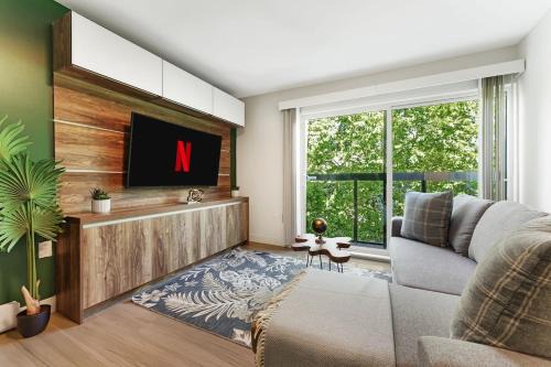 Stylish 2BR Condo in West End DT with Free Parking