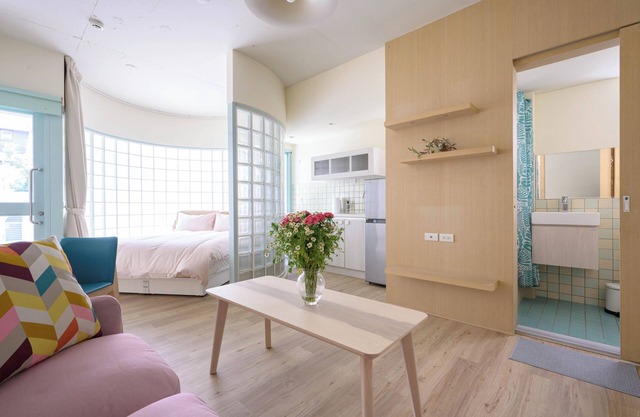 Stylish 2F Large Studio, Taipei, Elevator, AC, 1 unit in a floor, Walk to MRT