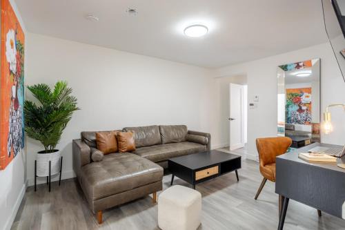 Stylish 3BR in Montreal Village